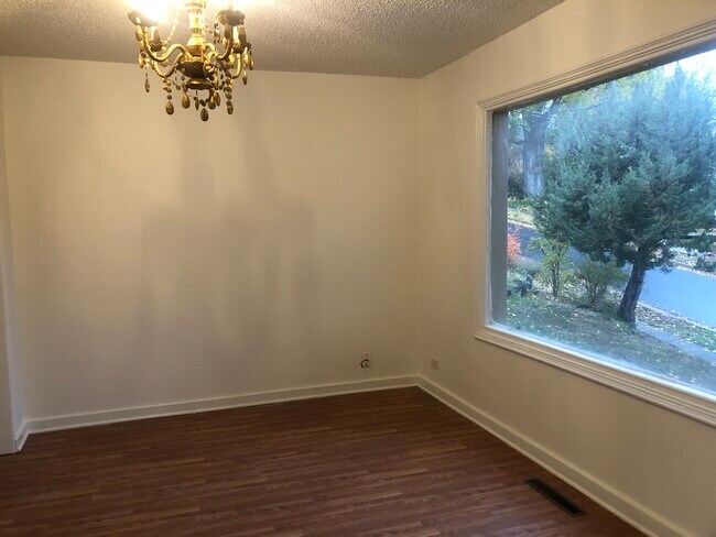 Photo - 320 SE High St