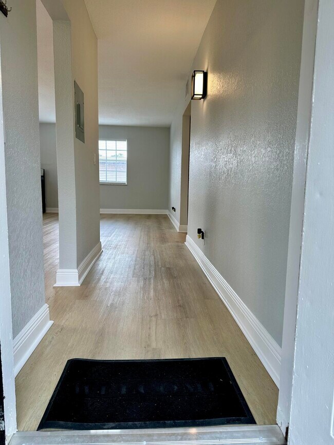 Photo - 1930 SW 28th St Unit 101