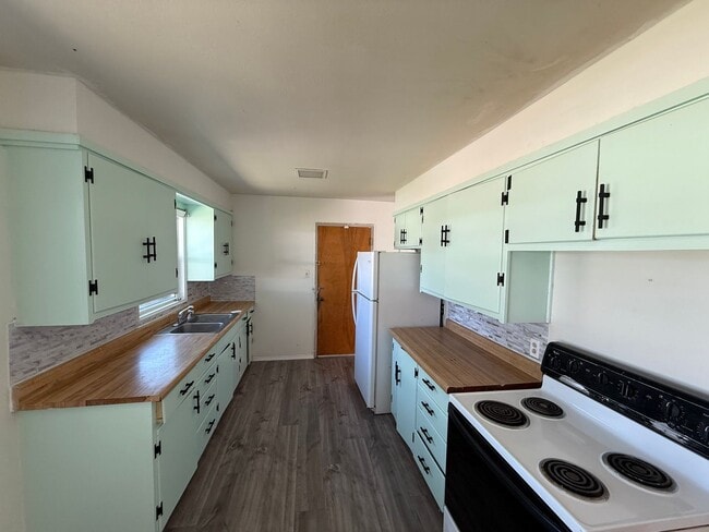 Photo - 4 Bed 2 Bath Home! In Highland School Dist...