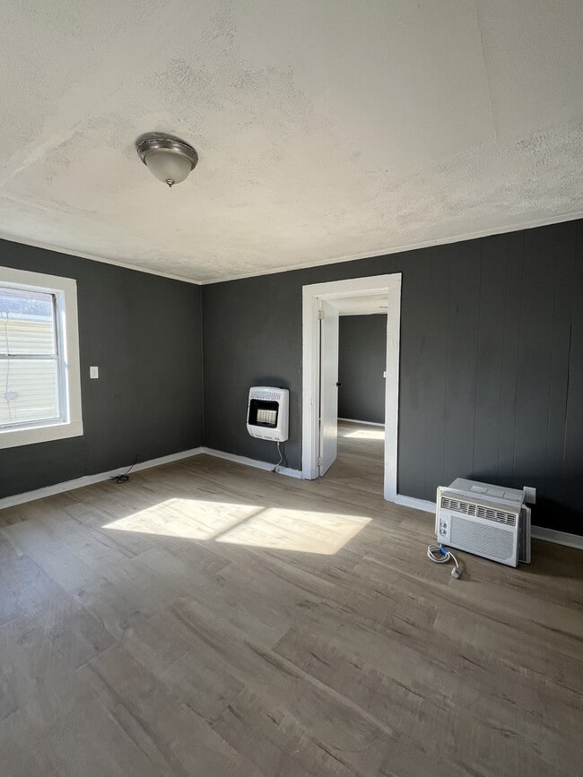 Photo - 211 Haywood St
