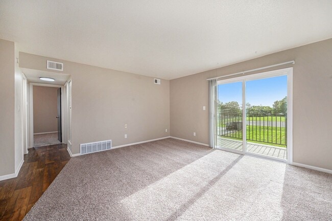 Building Photo - Blue Springs Apartments