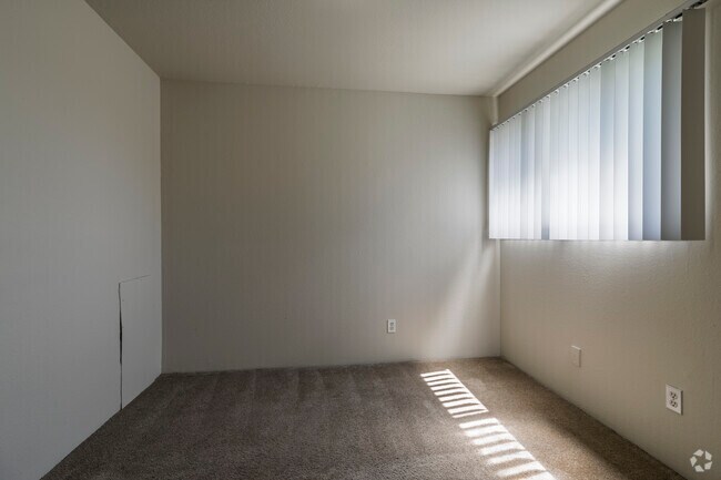 2BR, 1BA - 750SF - Bedroom 1