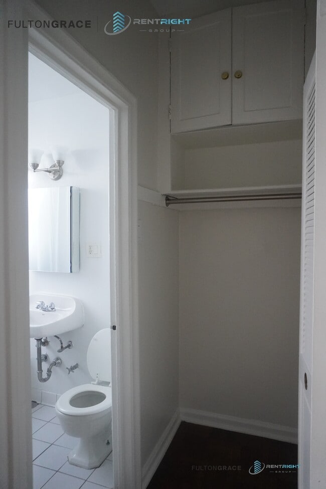 534 W Stratford Pl Unit 202
