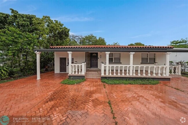 Building Photo - 1075 NW 133rd St Rental