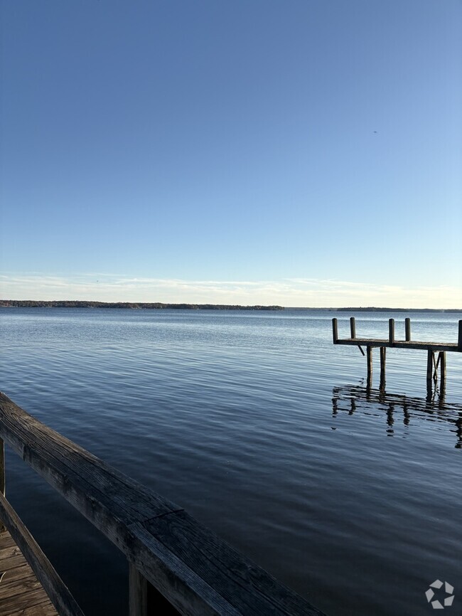 Building Photo - Beautiful Lake Front Property Rental