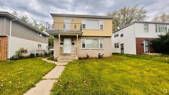 Building Photo - 8907 W Hampton Ave Unit 8907 - LOWER Rental
