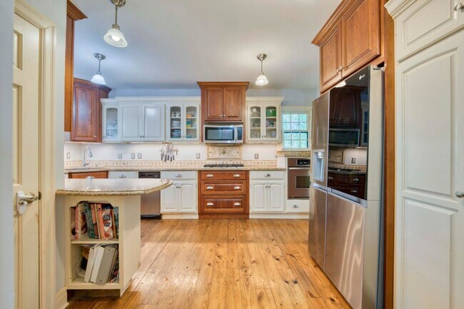 Photo - Beautiful 4 bedroom home in University Heights! Don't miss this one!