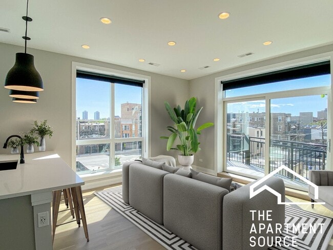 Photo - 1050 W Cornelia Ave Unit 203