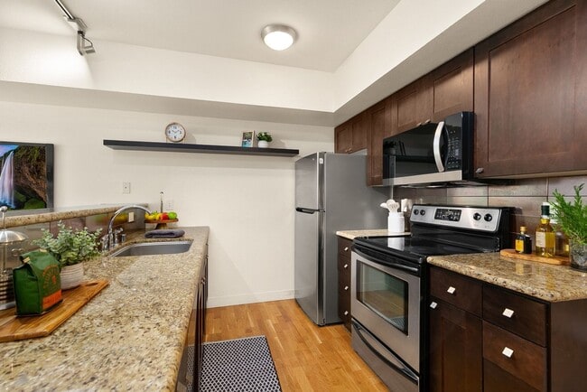 Photo - Renovated Studio in Capitol Hill with Rooftop City Views!!!! Unidad 529