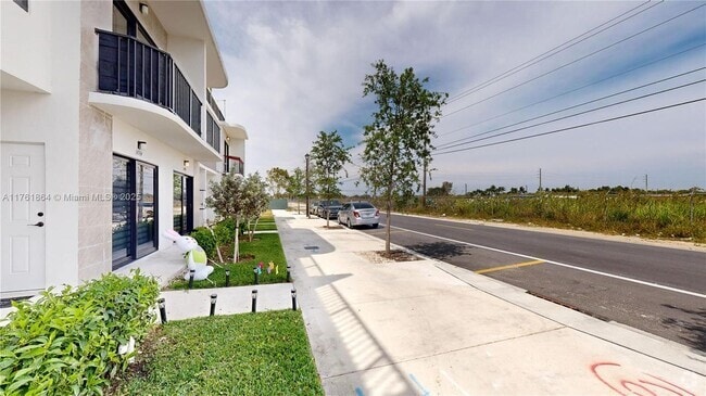 Building Photo - 14578 SW 260th St Rental