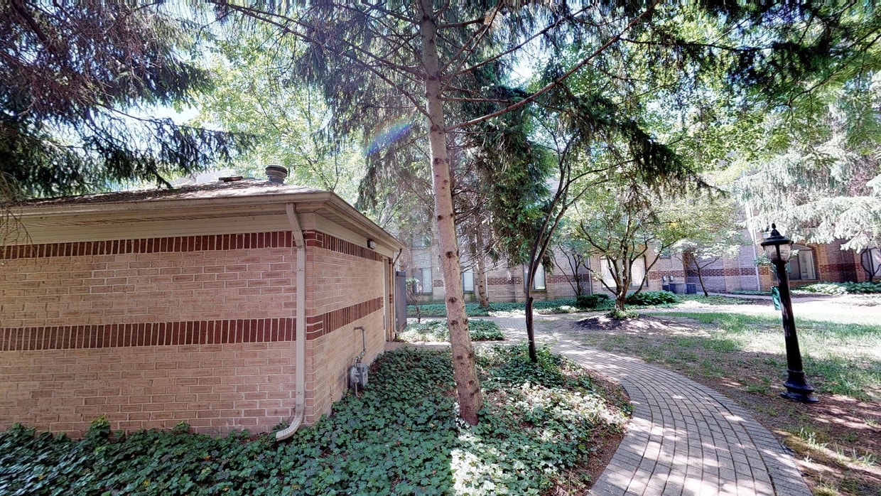 Photo - Gardens of Canal Court Apartments