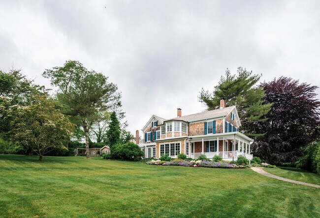 Photo - 305 N Main St