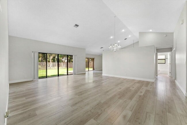 Photo - 5809 Sun Pointe Cir