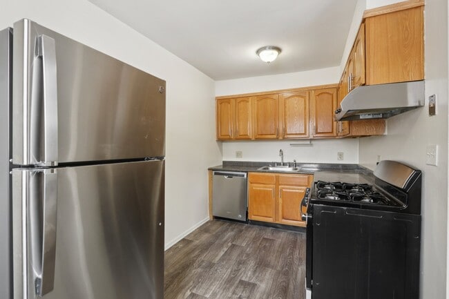 Photo - Hillcrest Apartments