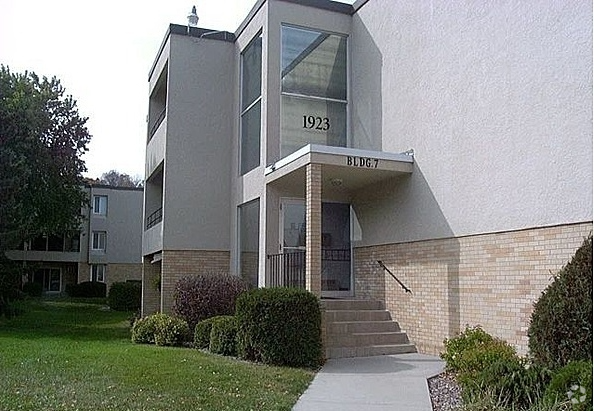 Building Photo - 1923 Viking Dr NW Unit 25 Rental