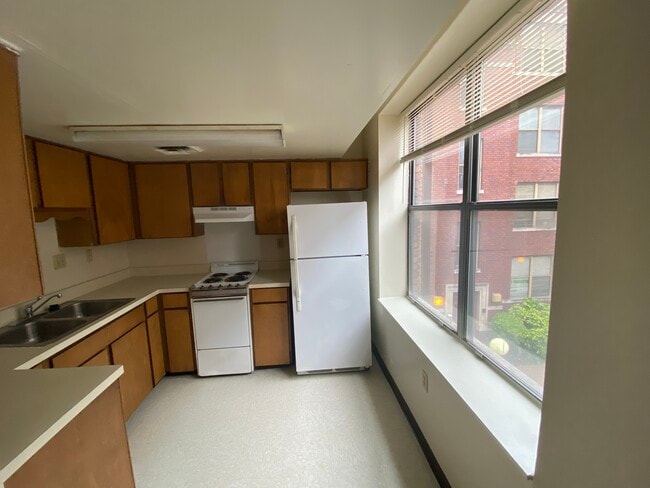 Photo - Colonial Hall Apartments