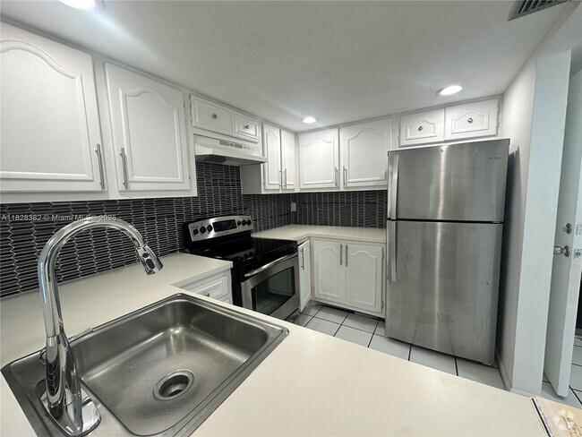 Building Photo - 13685 NE 10th Ave Unit 302 Rental