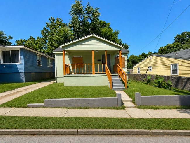 Building Photo - 1307 Sample St