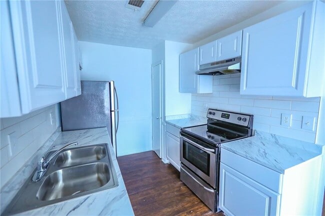 Photo - 1967 Singer Way