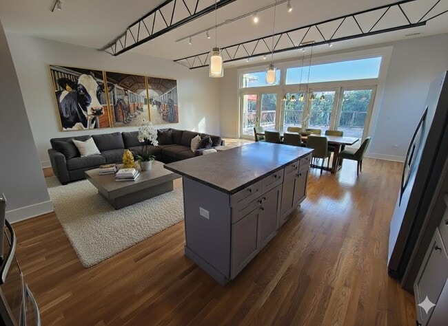 Photo - 111 W Main St Unidad 203