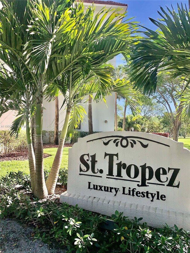 2105 Lavers Cir Unit 501