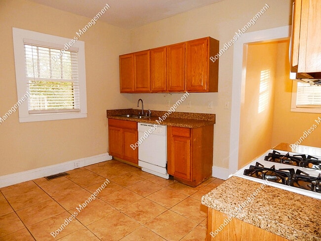 1776 Lyle Ave