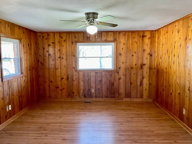 1804 Country Club Rd