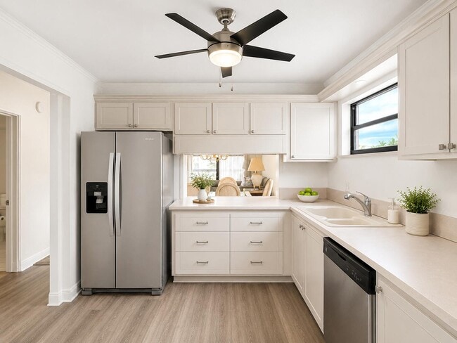Photo - 4800 Bayview Dr Unit 306
