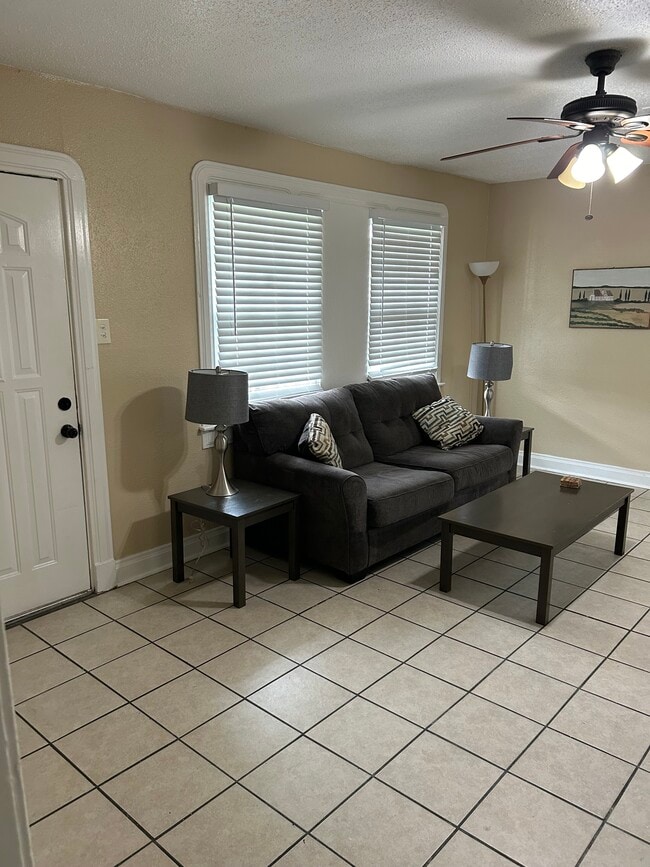 Photo - 705 Francis St