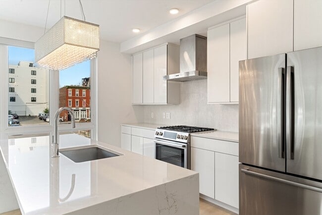 Building Photo - 20 W Fifth St Unit 2L Rental