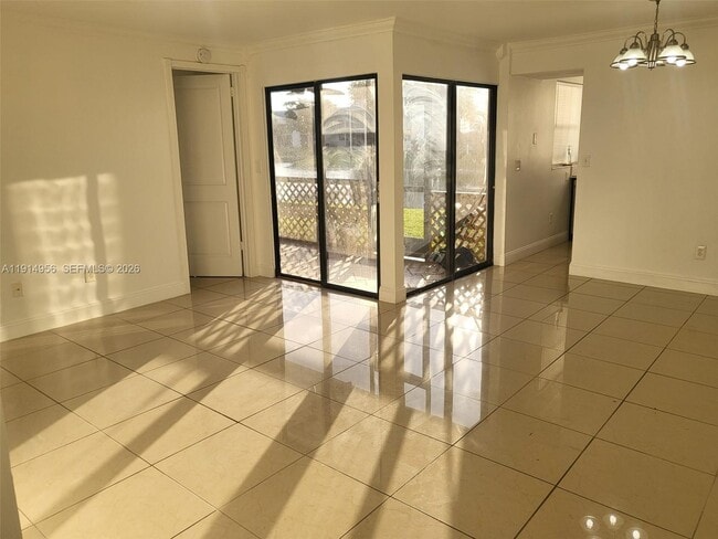 Photo - 960 N Franklin Ave