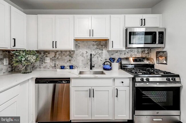 Building Photo - 4000 Linkwood Rd Unit 4008B Rental