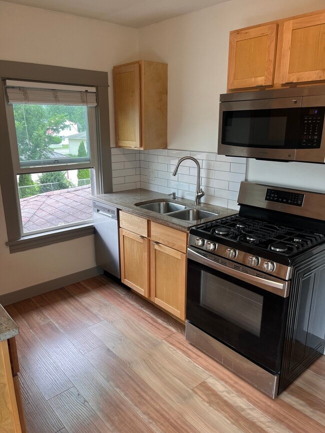 Photo - 7204 Elmwood Ave Unit Apt 2