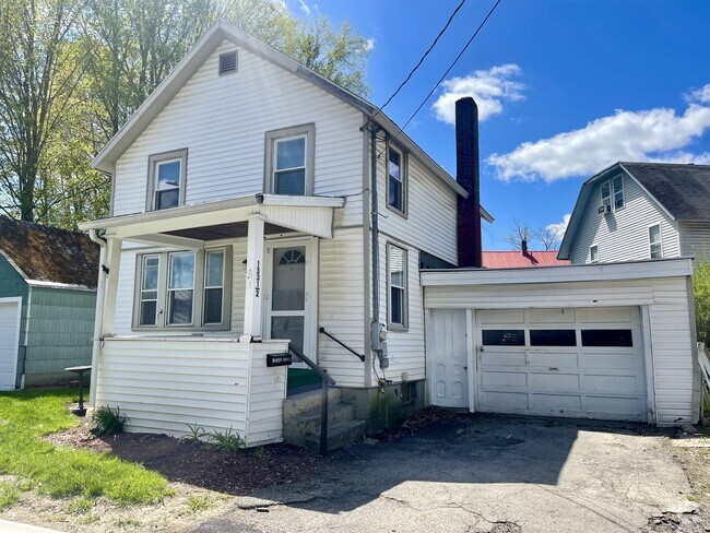 Building Photo - 133 1/2 Clinton Ave Rental