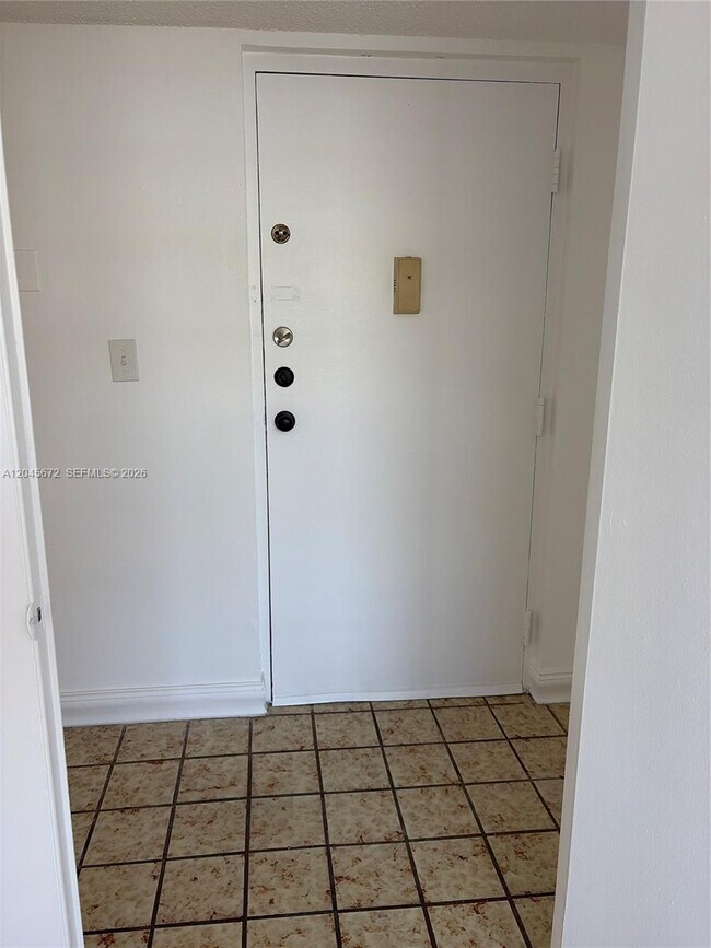 1150 Collins Ave Unit 404