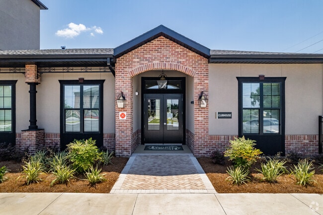 900 SE 3rd Ave Ocala, FL 34471