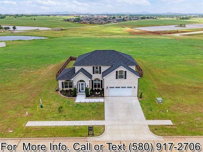 Building Photo - 6309 SW Oakmont Blvd