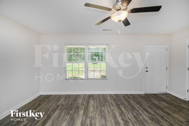 Photo - 4019 Maderia Dr NW