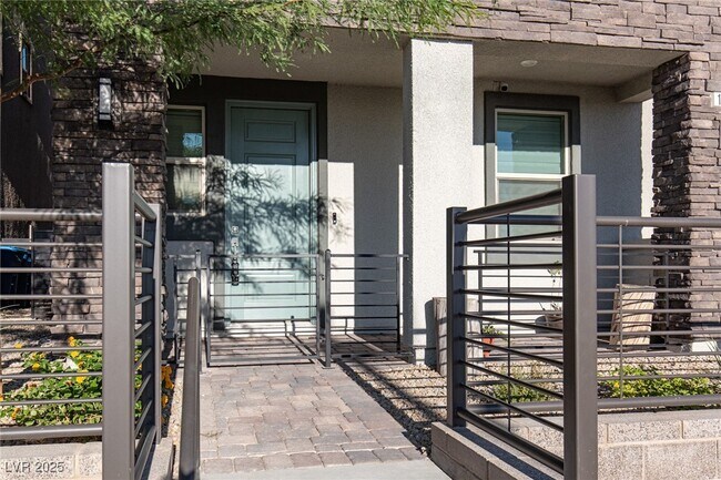 Photo - 1474 Whistling Kite St