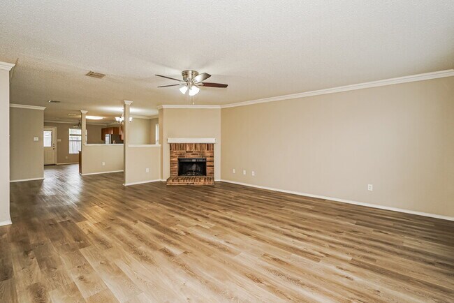 Photo - 2724 Woodlake Pkwy