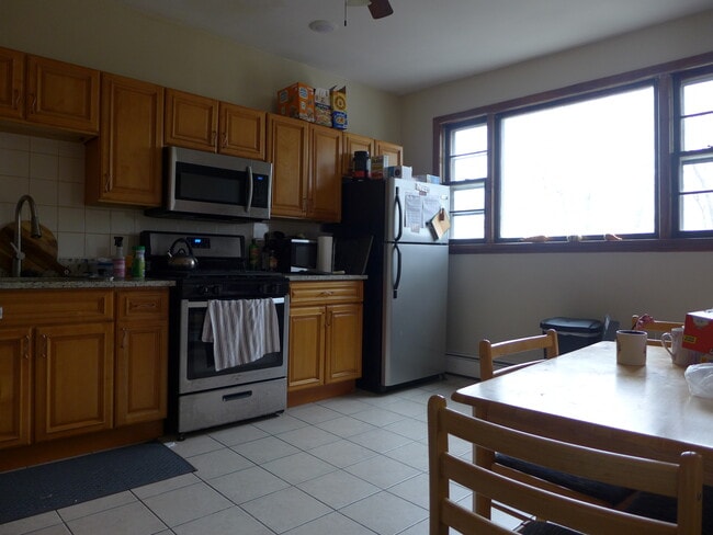 Photo - 828 Parker St Unit 2