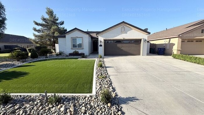Building Photo - 3 bedroom 2 bathroom home located in a cul- de- sac in a Southwest Bakersfield neighborhood