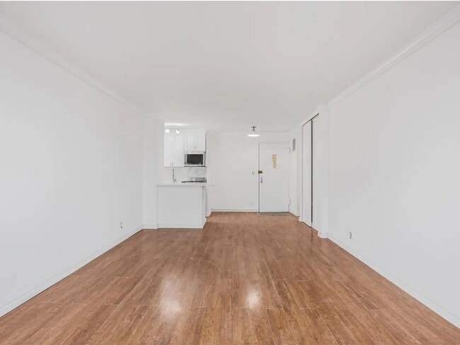 Building Photo - 185 Hall St