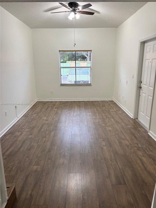 Photo - 4938 Leeward Ln