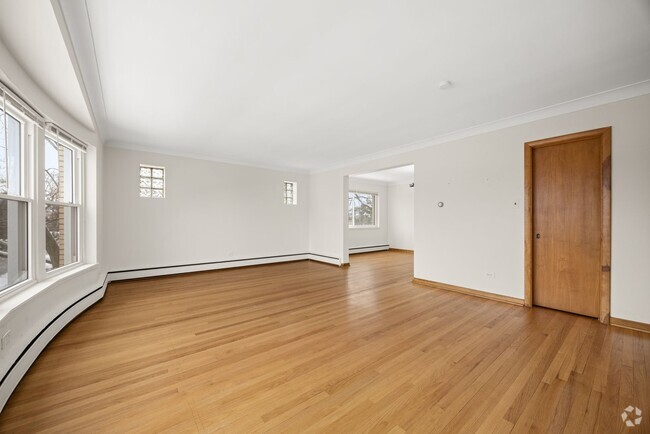 Building Photo - Massive 4-Bed, 2-Bath Apartment in Berwyn ... Unit 2