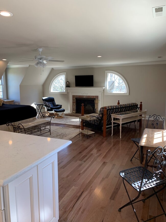 Short Term Furnished Luxury Studio