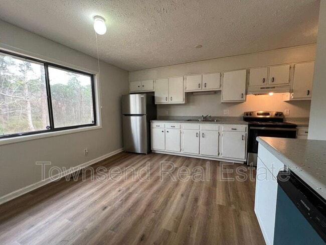 Photo - 836 Muskegon Dr