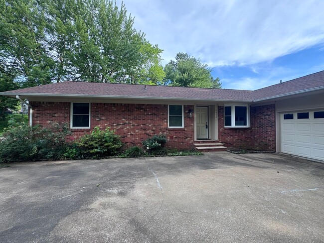 Photo - 3 bedroom 2 bath in Lone Oak