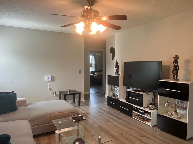 Photo - 863 Lyndsi Ln