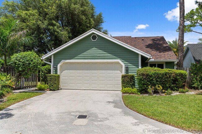 433 Goldenwood Way